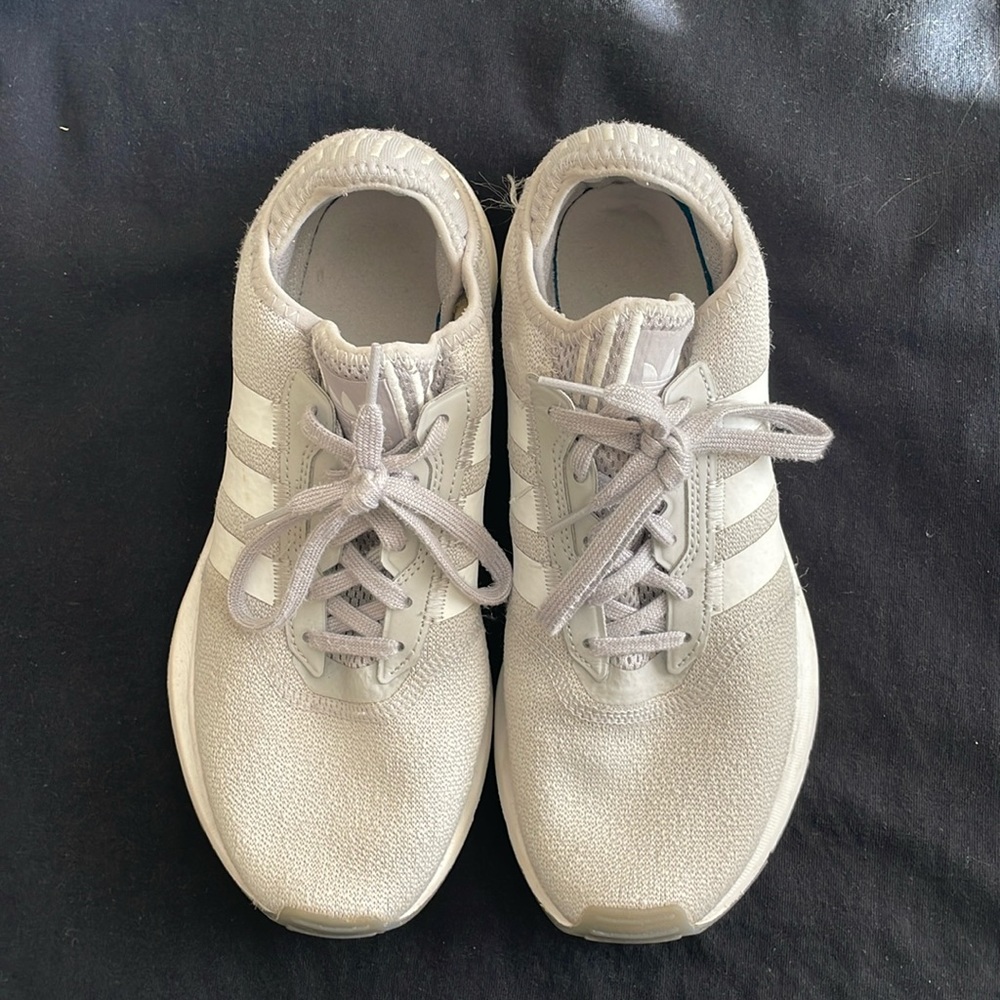 Women's Adidas Swift Run Shoes | Gray | Size 10